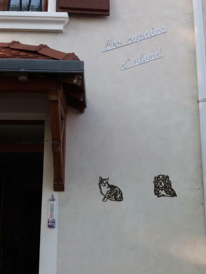 Villa Les Copains D'Abord Beaucroissant Exterior foto