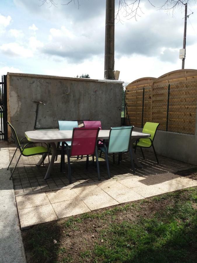 Villa Les Copains D'Abord Beaucroissant Exterior foto