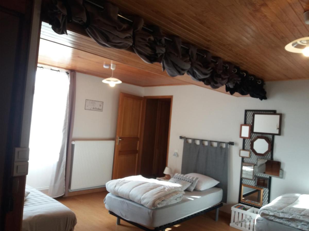 Villa Les Copains D'Abord Beaucroissant Exterior foto